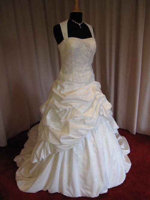 Curvy brides Prachtige jurken van Creations of Leijten, Be the light