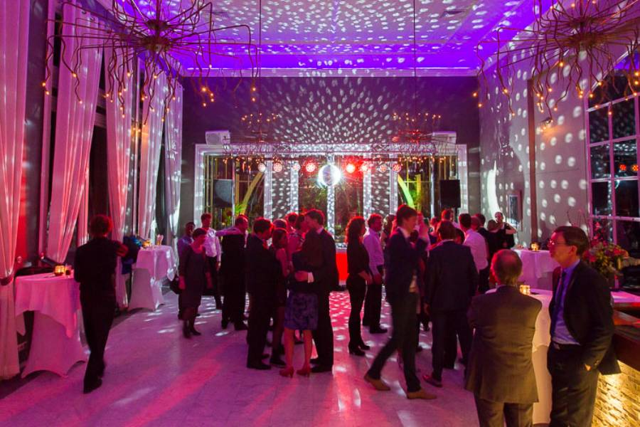 trouwen in een kasteel. Binnen in Organgerie Elswout