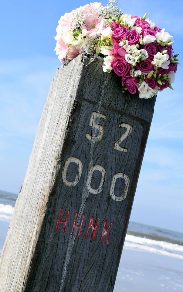 trouwen op het strand, zoomers, bruidsboeket