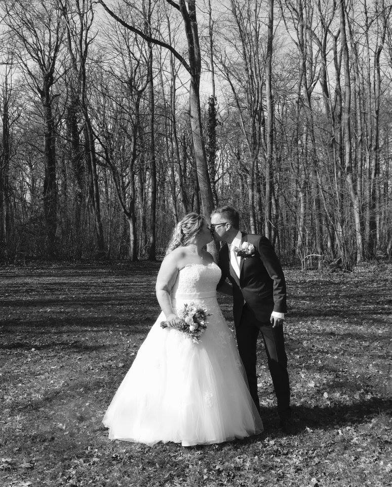 Echte plussize bruid