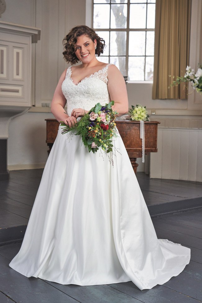 trouwjurk satijn grote maat