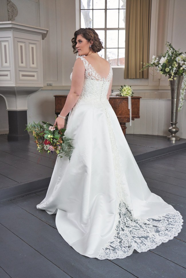 bruidsjurk satijn, mooie sleep, plussize